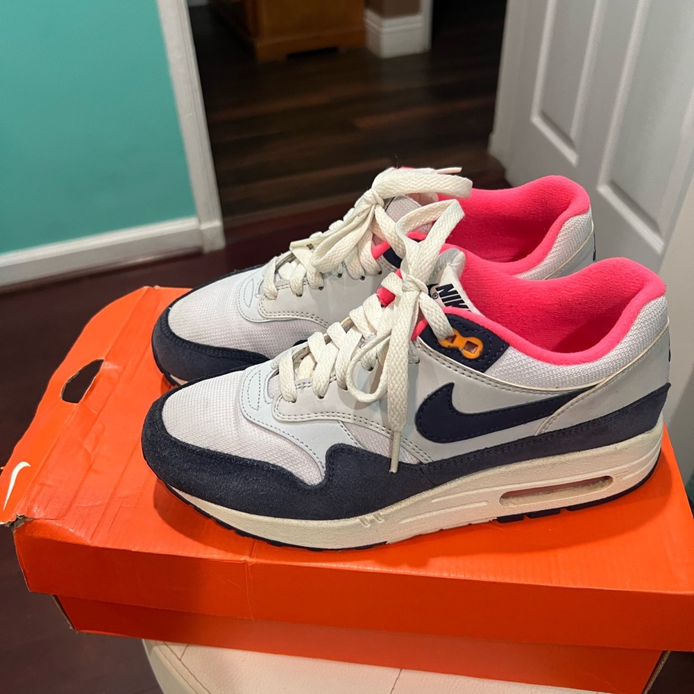 Nike Air Max 1 Fuchsia and Midnight Navy